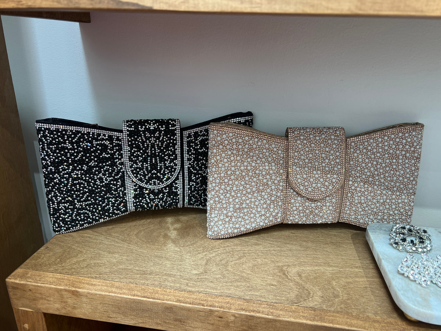 Women’s Pearl & Bow Clutch