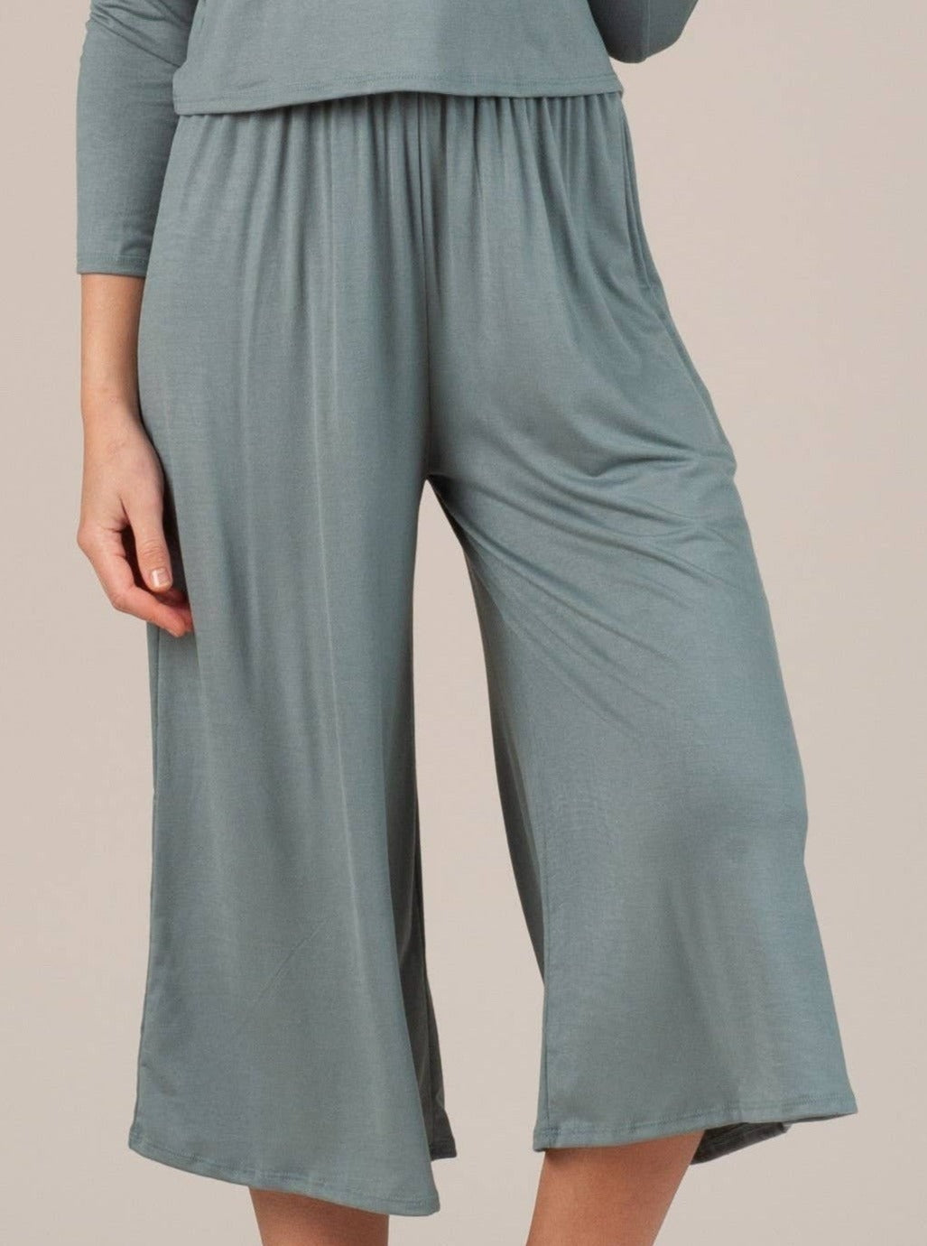 Women’s Knit Gaucho Pants