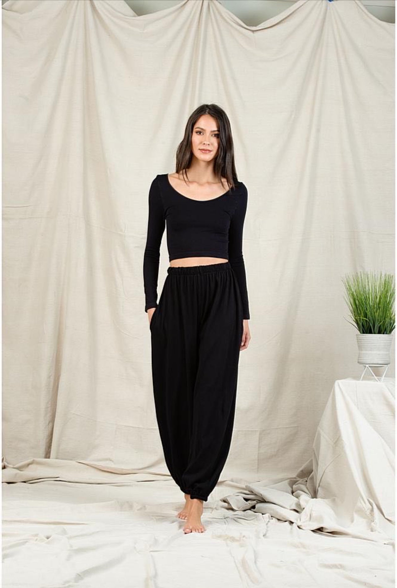 Women’s Seamless Scoop Neck Long Sleeve Top