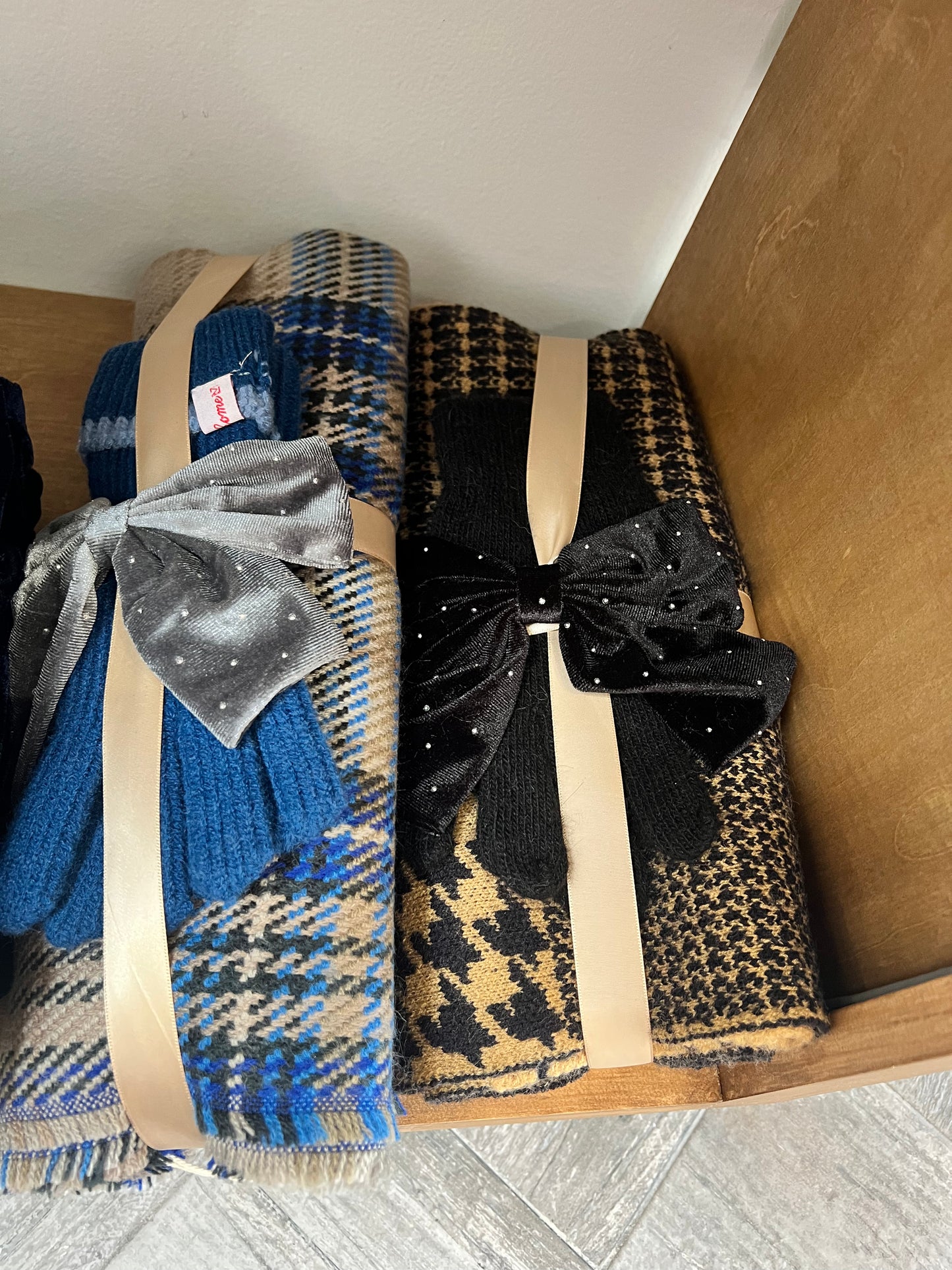 Scarf + Glove + Hair Accessory 🎀 Gift Set