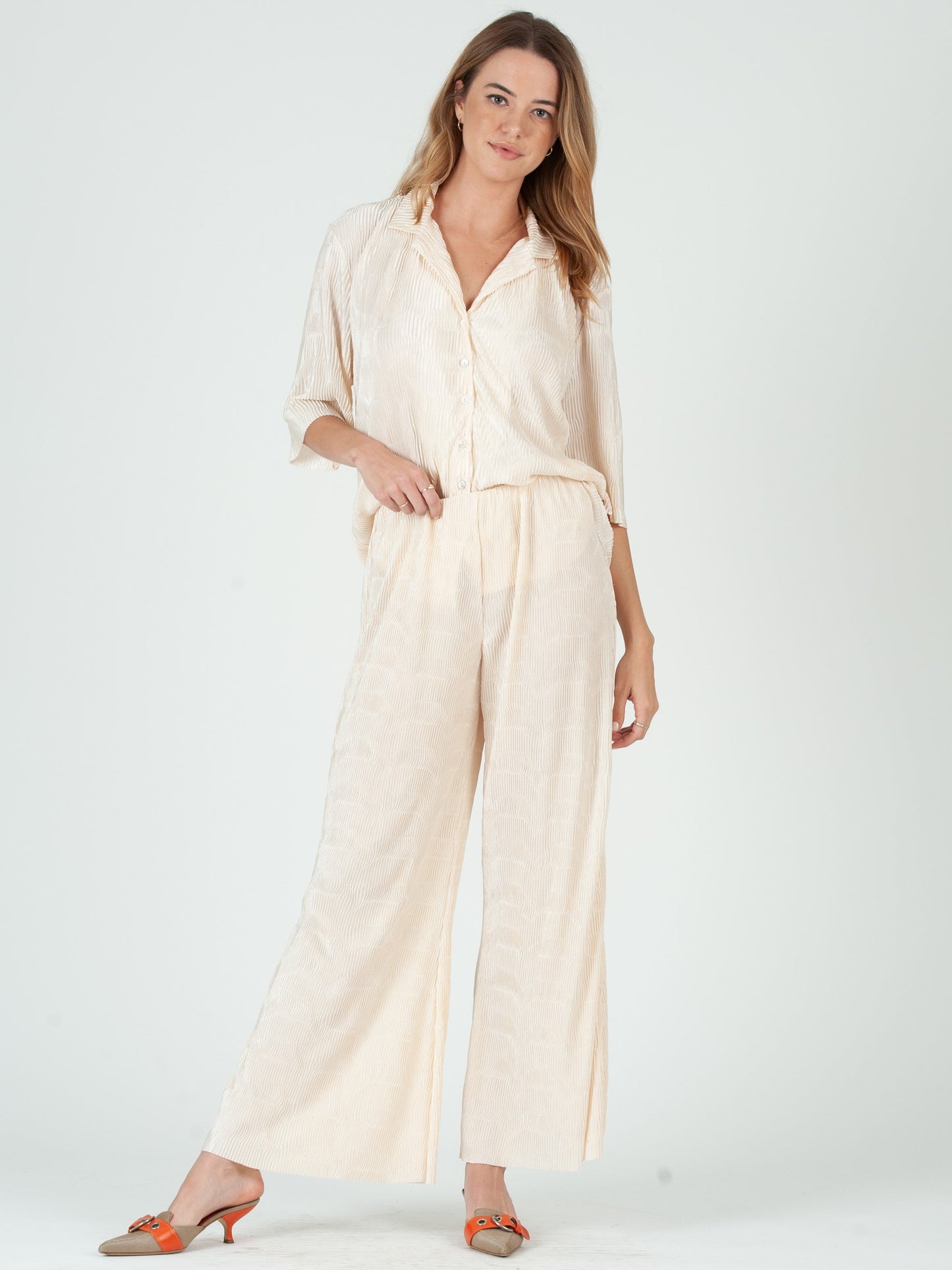 Women’s Crinkled Short Sleeve Button Down Top