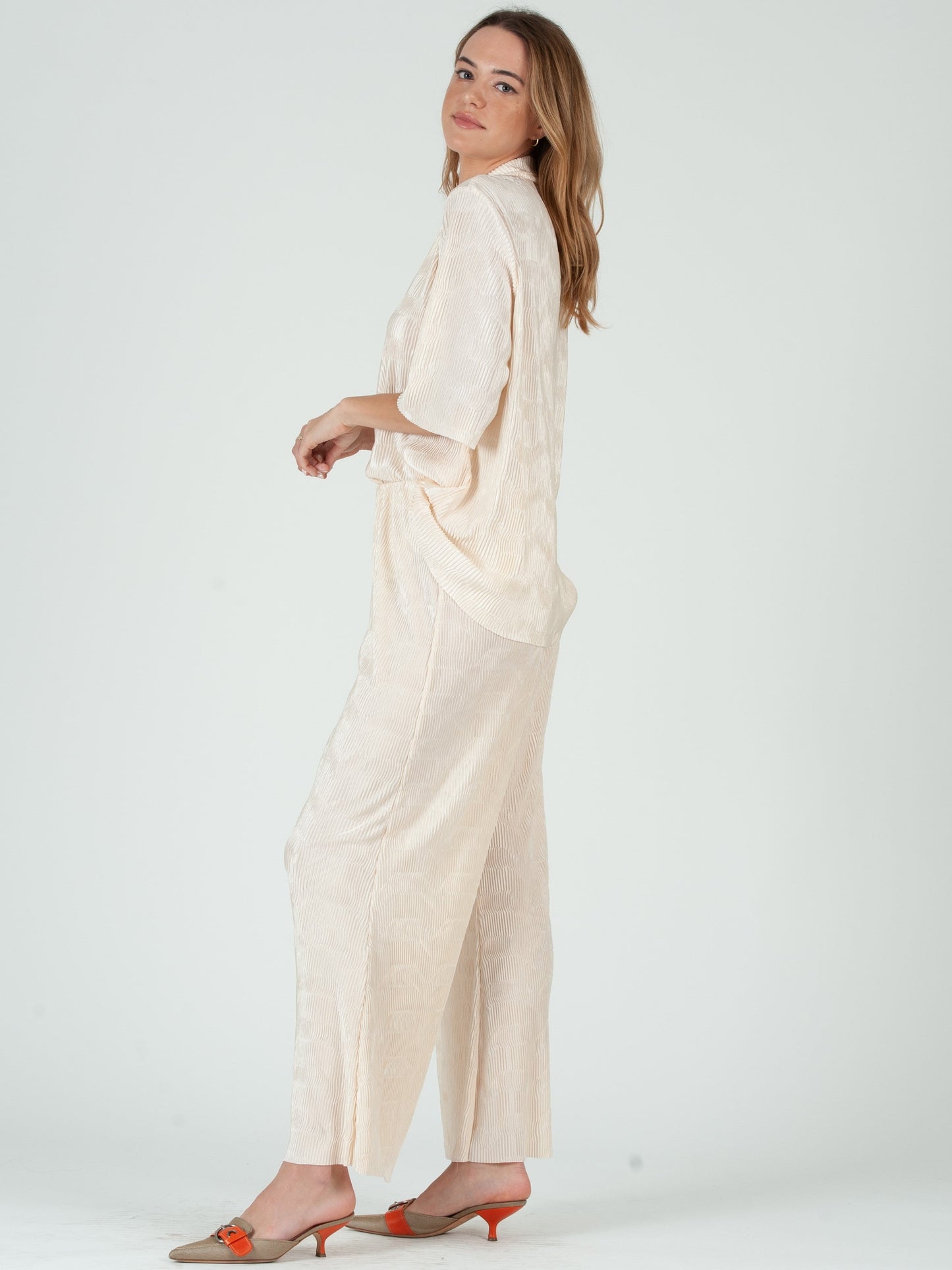 Women’s Crinkled Short Sleeve Button Down Top